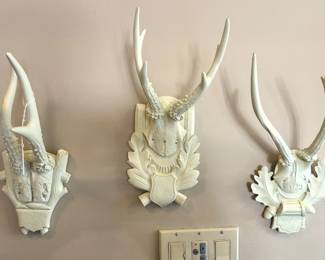 Decorative mounted antlers.