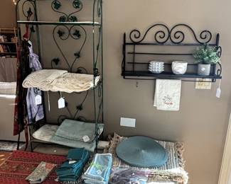 Placemats, decor.