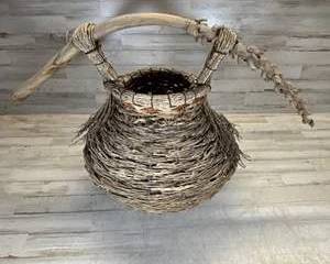  Handmade-Style Woven Vine Basket Pot Driftwood Handle Vertebrae-Style Accent Wood Slices Orange Band