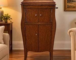 Antique Victor Victrola Floor Model Phonograph Quartersawn Oak Cabinet Hand Crank Record Player