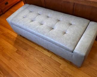 Tufted Bench w/ Storage