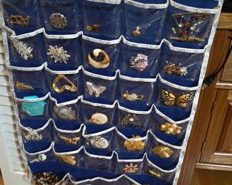 Miscellaneous costume jewelry 