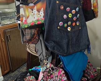 Assorted handbags 