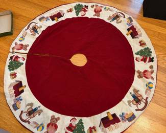 🎄$245 1997 VINTAGE WIN-TEX WOOL NEEDLEPOINT TREE SKIRT purchased at DallasTo the Trade Mart • Artisanship: 100% Hand-Crafted Wool Face with Heavy Premium Cotton Lining • Charming 1980s Holiday Nostalgia Border (Teddy Bears, Rocking Horses, & Santas) • Dimensions: Full-Size Circle Profile with Rich Wine-Red Center • Condition: Excellent / Clean Patina (Original maker tags attached) one owner 47”