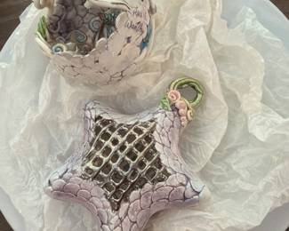 Two hand sculpted, museum quality ornaments signed by the renowned Alabama porcelain artist Roxie Ann Worthy (1944 - 2010 ) 3D Interior Diorama Egg Sculpture $325 USD (Firm) • Intricate Lattice-Cut Star Ornament / Sculpture: $145 USD (Firm)