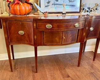 Mount Vernon by Hickory Chair