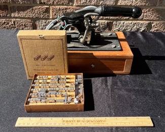 A89 - $125. Vintage Franklin Signet, Hot Stamp Machine. Measures 9.5“ x 6.75“.