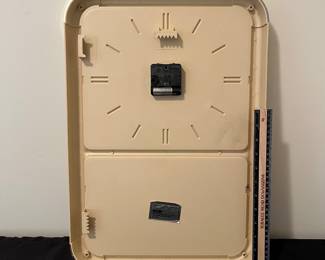 A132 - $35. 1990s Winston Wall clock. Works perfectly. Measures 14" x 20" tall.