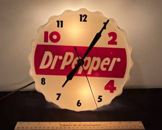 A152 - $250. 1960s Dr Pepper Tommy Tucker clock. And very good condition. Works great. Measures 11.5" diameter.