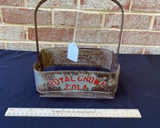 A112 - $25. Royal Crown Cola Carrying Case. In fair/poor shape.