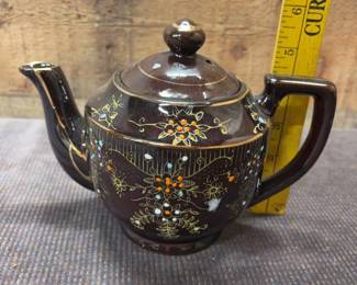 Glazed hand painted tea pot from Japan