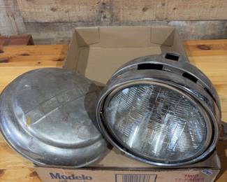 Ford hub cap light