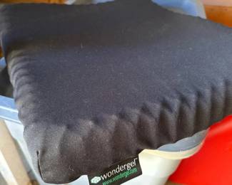 121 wondergelpurpleseatcushionblackgel