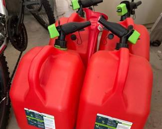 135 plasticgascanswithquickfillfunnel