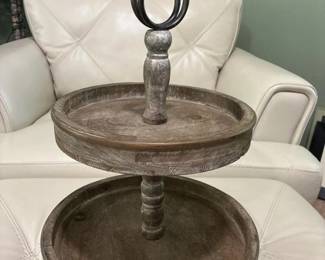 023 2tierwoodenservingtraywithmetalha