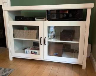067 whitewoodentertainmentconsolewithgl