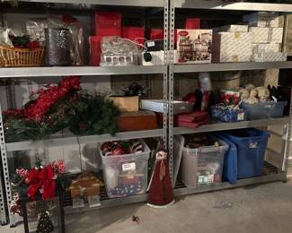 138 largeholidaylotofmodernchristmasde