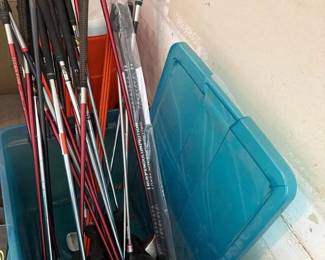 128 assortedgolfclubstaylormadeg2titan