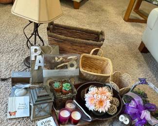 056 assortedhomedecoritemsandbaskets