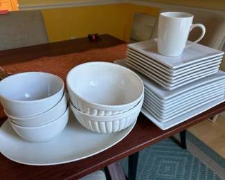 086 whiteporcelaindinnerwarebymanorlane