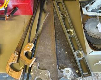 175 vintagehandsawsspiritlevelprybars