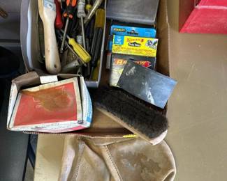 176 assortedhandtoolsbrushscrapersnails