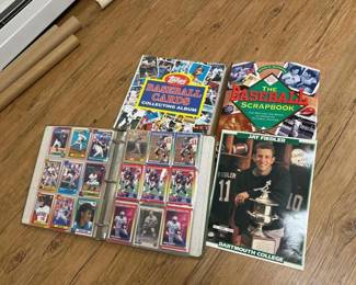 039 baseballandfootballtradingcardalbum