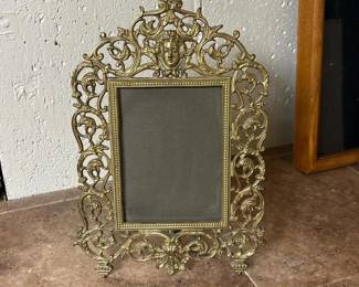 008 ornatebrasstabletoppictureframe