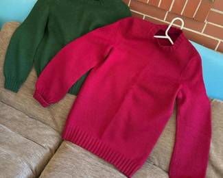 085 handknitcrewnecksweatersinredandg