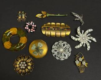 136 vintagefloralandfiguralcostumebrooc