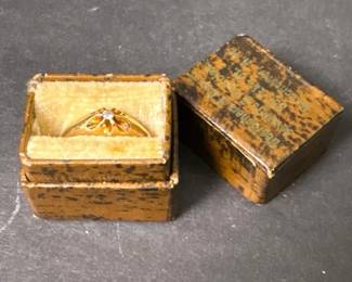 163 tiny14kgoldflowermotifringwithbox
