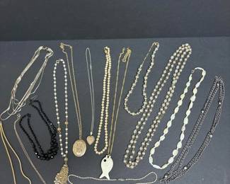 070 vintagenecklacecollectionwithlockets