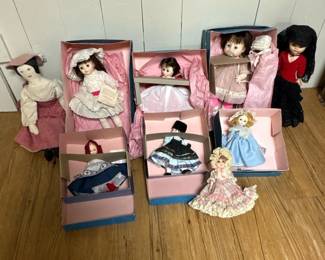 069 vintagemadamealexanderdollswithasso
