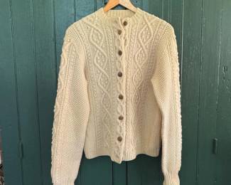 081 aranstylecreamwoolbuttonedcardigan