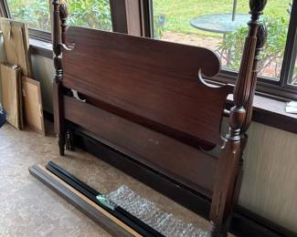 077 woodenbedframewithturnedposts
