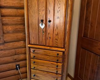 Jewelry/lingerie rotating w/mirror