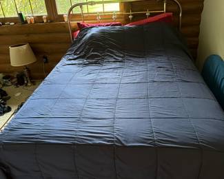 Queen bed ( mattress, box spring and head board)