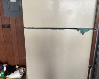 Whirlpool Top Freezer Refrigerator