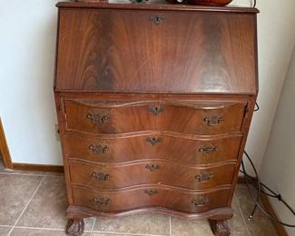 Vintage Mahogany Governor Winthrop Style Secretary Desk