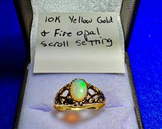 10K GOLD AND FIRE OPAL RING