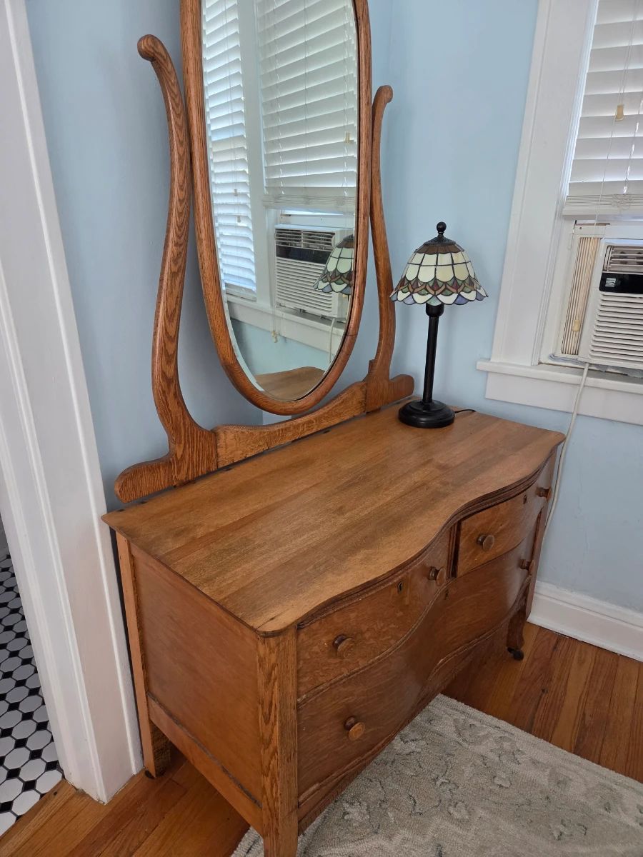 Serpentine wishbone dresser with mirrow