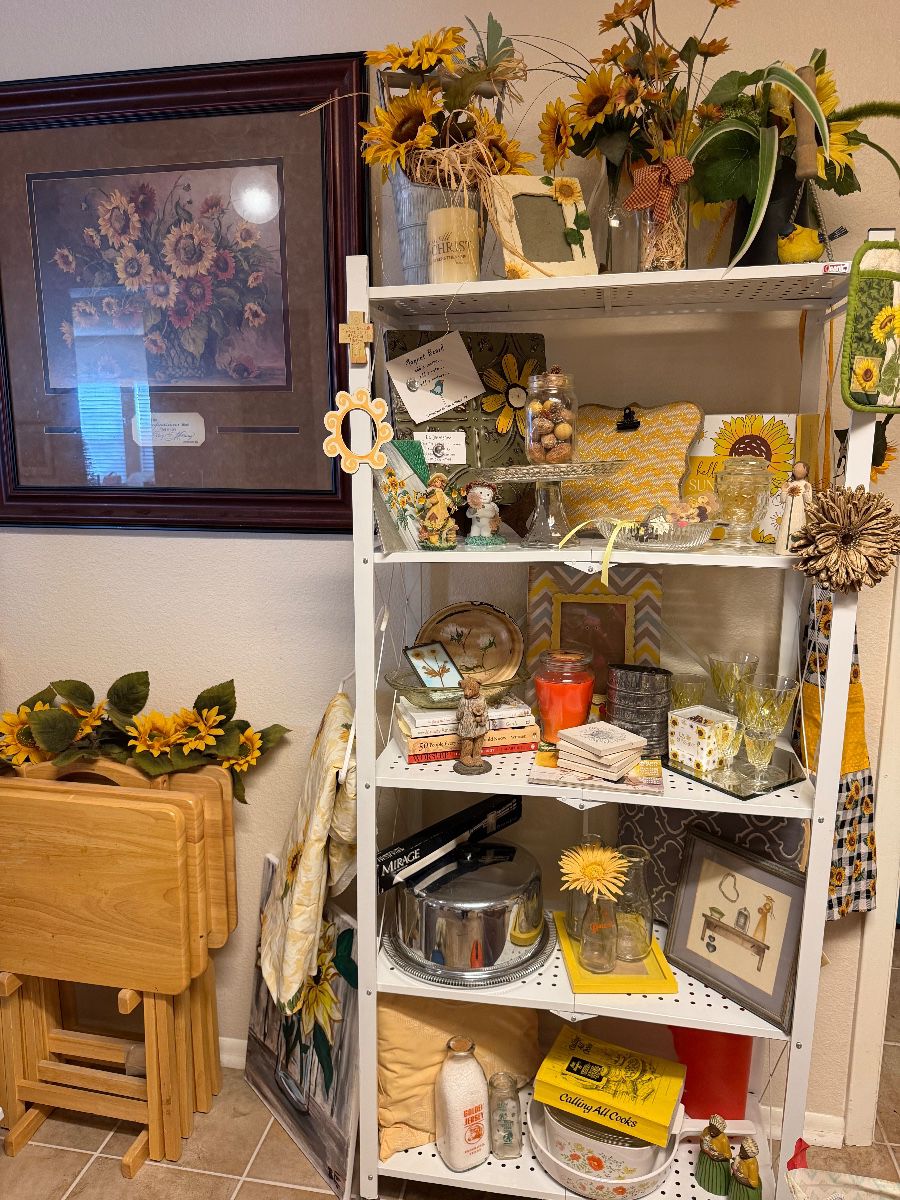 Sunflower, dinner trays, Corning ware, anchor hocking
