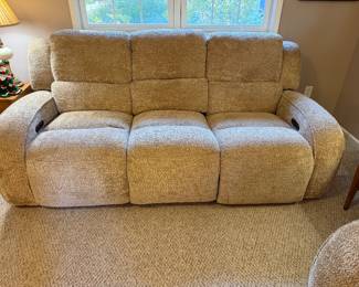 6 Months Old Key Bay Company electric reclining couch 90x42x37