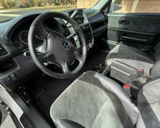 2004 Honda CRV Fantastic Point A to Point B vehicle. Ideal first car.  