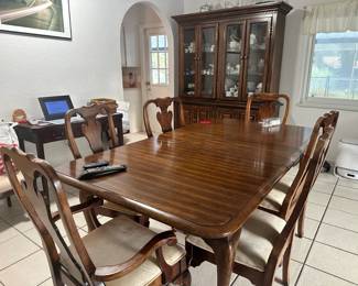 Traditional Queen Anne Style Mahogany Dining Set with China Cabinet