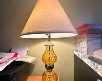 Vintage MidCentury Amber Glass Quilted Pattern Table Lamp