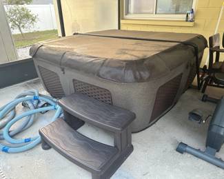 Portable Hot Tub with Cover and Steps