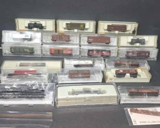 Collection of 20 Z Scale Model Railroad Cars Rolling Stock Assorted Railroads