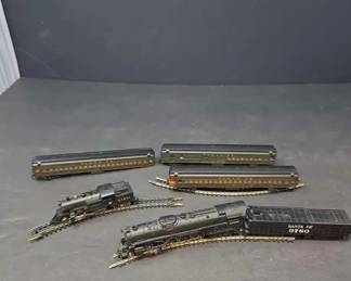 Vintage N Scale Model Railroad Steam Locomotives Santa Fe Passenger Cars Assorted Collection