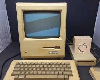 Early Apple Macintosh Plus Computer System with Keyboard, Mouse, External Disk Drive Software